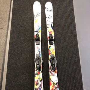 COPY - Women Line Skis - Twin Tips